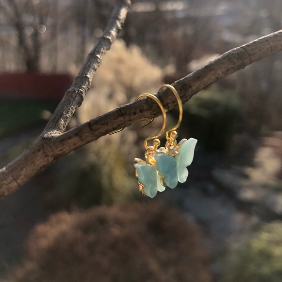 Handcrafted gold plated butterfly earrings - Picture 1 of 8